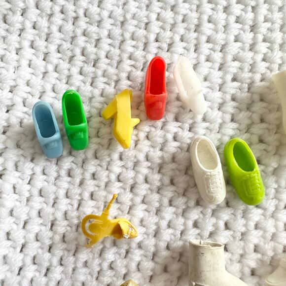 Bundle Barbie Lot Set of 35 Single Vintage Doll Shoes Sold As Is Replacements - Picture 6 of 8